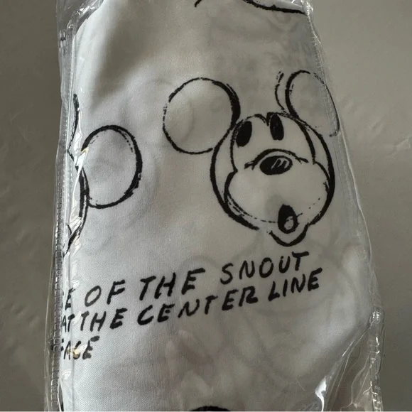 Disney QUEEN Sheet Set - Black and White NEW! - Picture 4 of 13